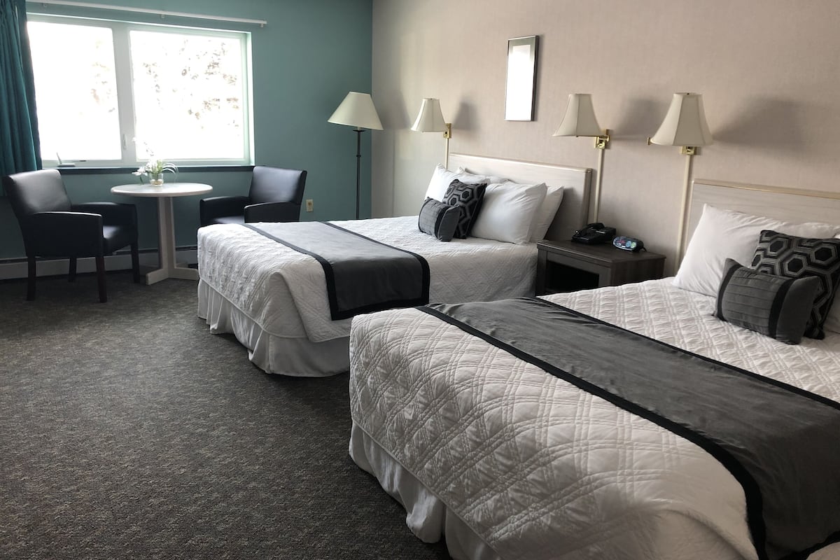 Individually decorated, desk, blackout drapes, free WiFi
