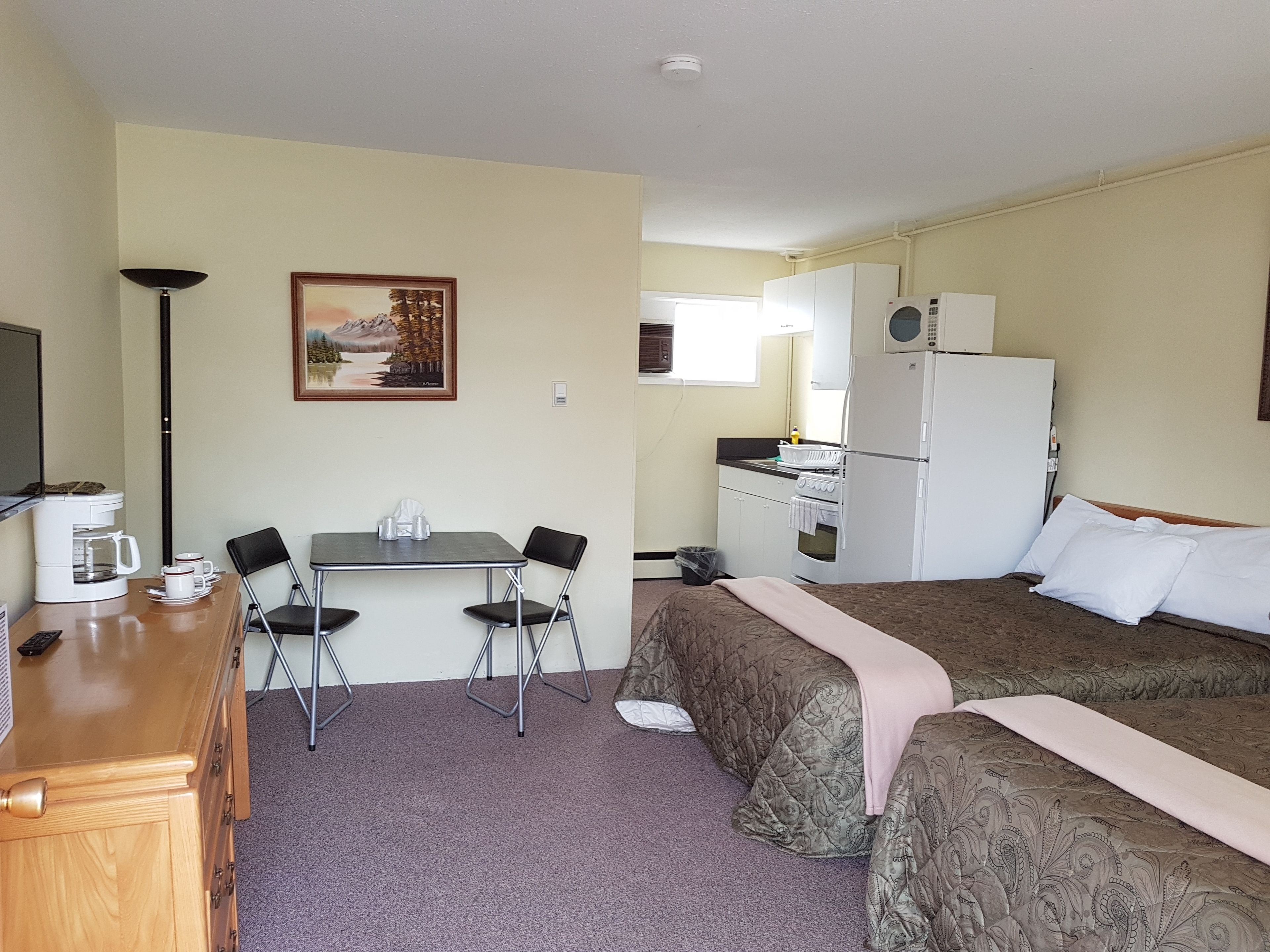 Deerview Motel & Cabins