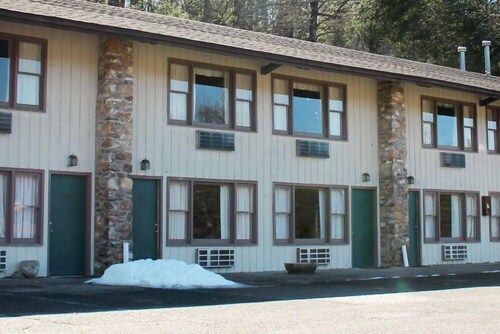 Front of property, High Meadows Inn