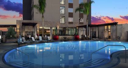SunCoast Park Hotel Anaheim, Tapestry Collection by Hilton