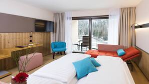 In-room safe, desk, iron/ironing board, cribs/infant beds