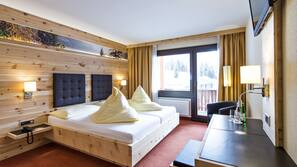 In-room safe, desk, iron/ironing board, cribs/infant beds