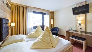 In-room safe, desk, iron/ironing board, cribs/infant beds