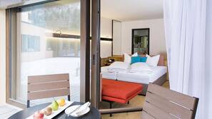 In-room safe, desk, iron/ironing board, cribs/infant beds
