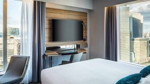 Hypo-allergenic bedding, in-room safe, desk, laptop workspace