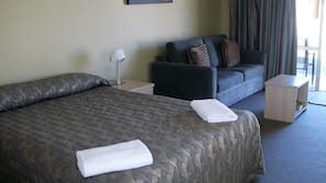 5 bedrooms, iron/ironing board, free WiFi, linens