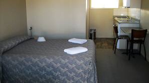 5 bedrooms, iron/ironing board, free WiFi, linens