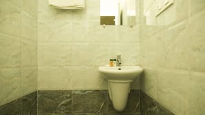 Shower, free toiletries