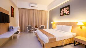 In-room safe, desk, iron/ironing board, free WiFi