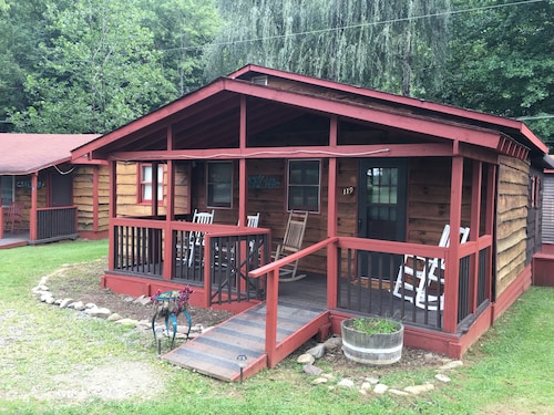 Great Place to stay Smoky View Cottages & RV Resorts near Maggie Valley 