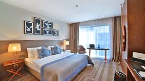 Hochwertige Bettwaren, Minibar, Zimmersafe, Schreibtisch