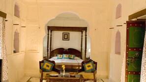 Minibar, Internet, wheelchair access