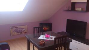 TV, fireplace