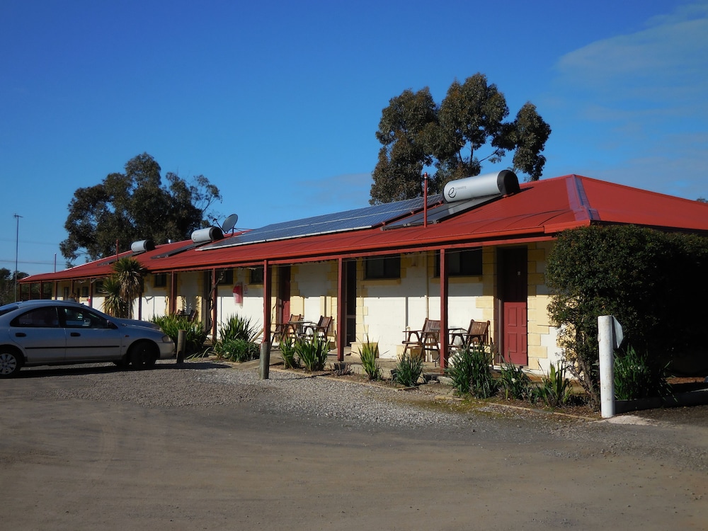 Inglewood Motel and Caravan Park