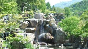 泳池瀑布