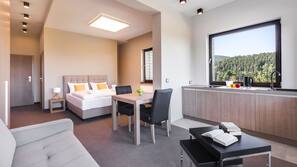 In-room safe, soundproofing, iron/ironing board, free WiFi