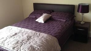 Premium bedding, desk, iron/ironing board, free WiFi