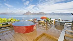 Outdoor spa bath