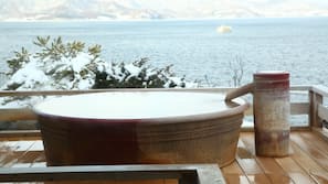 Outdoor spa bath