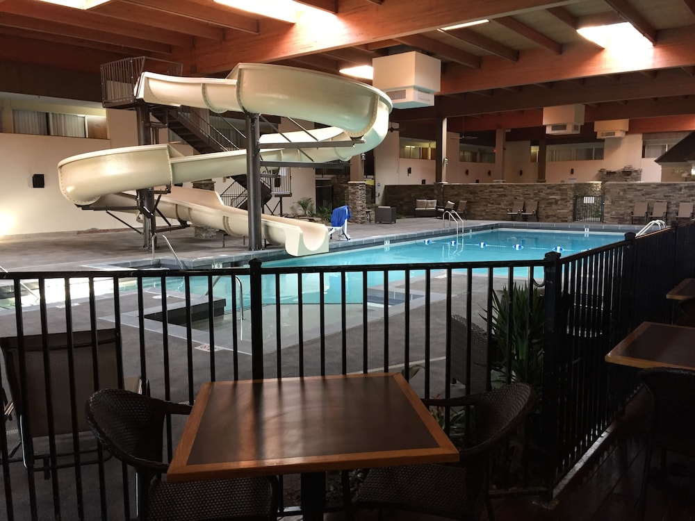 Cascades Mountain Resort, Ascend Hotel Collection Reviews, Photos
