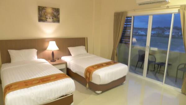 Minibar, free WiFi