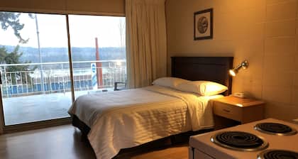 Holiday House Motel