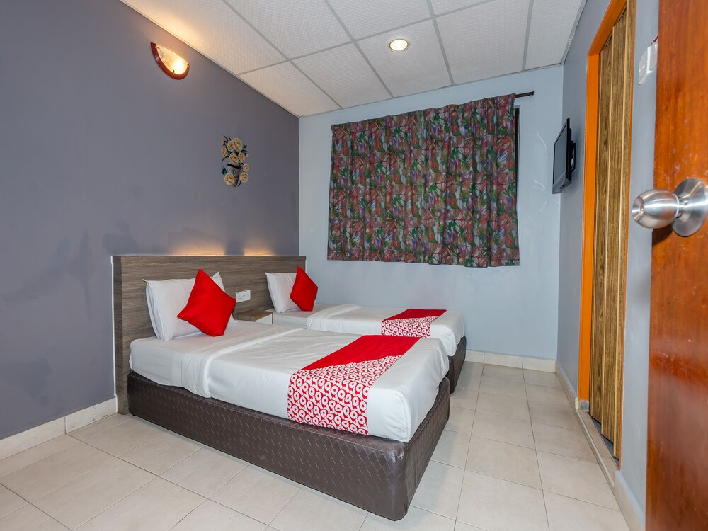 Promo 70% Off Yellow Mansion Hotel Melaka Raya Malaysia ...