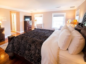 Luxury Double Room, Ensuite, Harbor View (The Regal) | Room