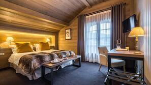 Premium bedding, in-room safe, desk, iron/ironing board