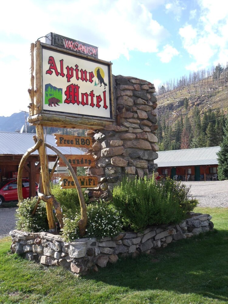 Alpine Motel in Cooke City | Best Rates & Deals on Orbitz