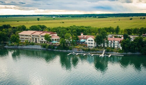 Great Place to stay Hôtel Trois Tilleuls near St Marc Sur Richelieu 