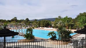 2 piscine all'aperto