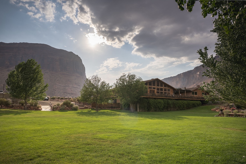 Red Cliffs Lodge, Moab 220 Room Prices & Reviews Travelocity