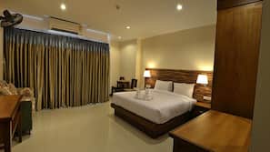 In-room safe, desk, blackout curtains, free WiFi