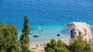 Beach nearby, sun-loungers, beach umbrellas, beach towels