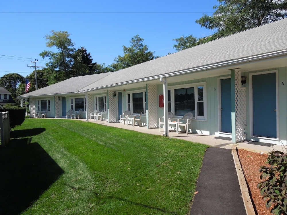 Holiday Vacation Condominium, West Yarmouth Room Prices & Reviews