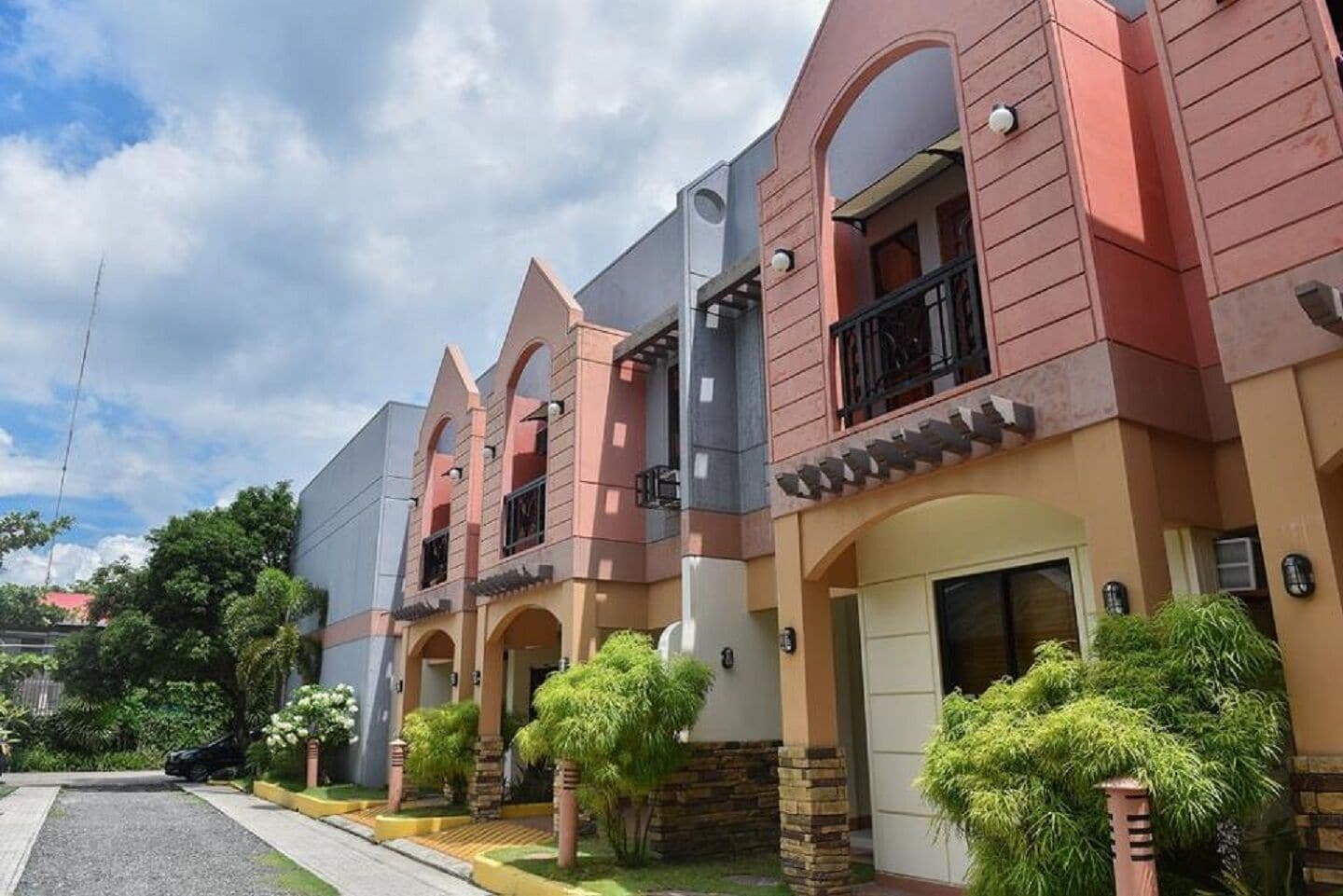 Manora Apartments and Guest House in Talisay in Talisay, Philippines