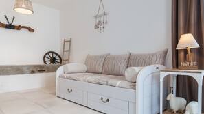 Premium bedding, desk, iron/ironing board, cots/infant beds