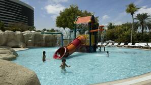 Piscine couverte, piscine extérieure