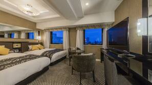 Down comforters, desk, free WiFi, bed sheets