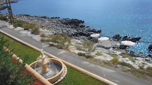 Private beach nearby, beach towels, snorkeling, rowing
