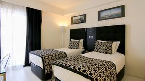 Minibar, coffre-forts dans les chambres, rideaux occultants