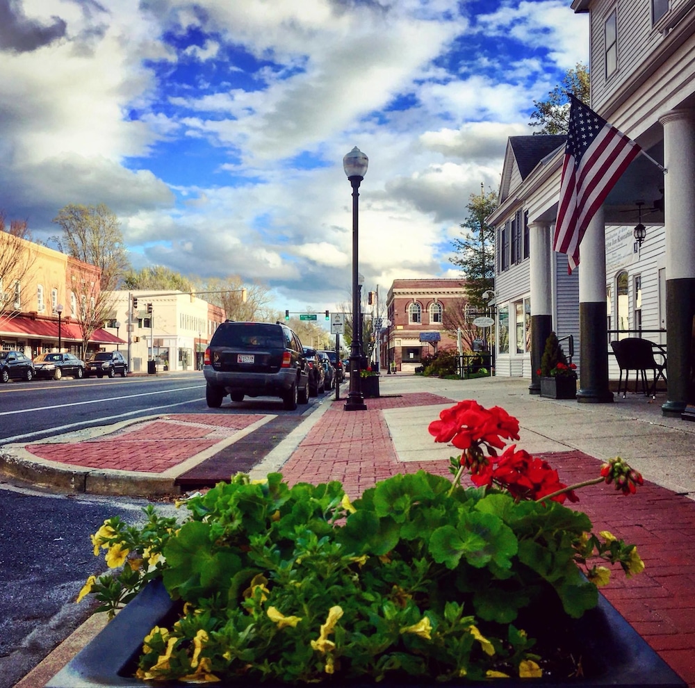 Washington Inn & Tavern in Princess Anne, United States