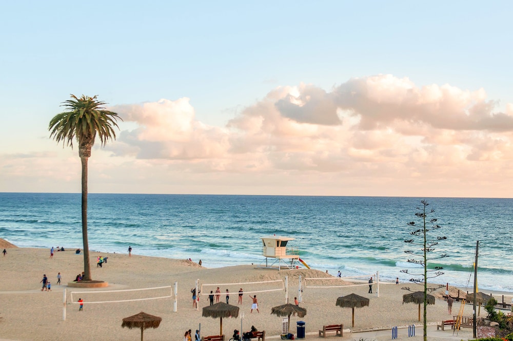 Moonlight Beach Home In Encinitas By Redawning In Encinitas