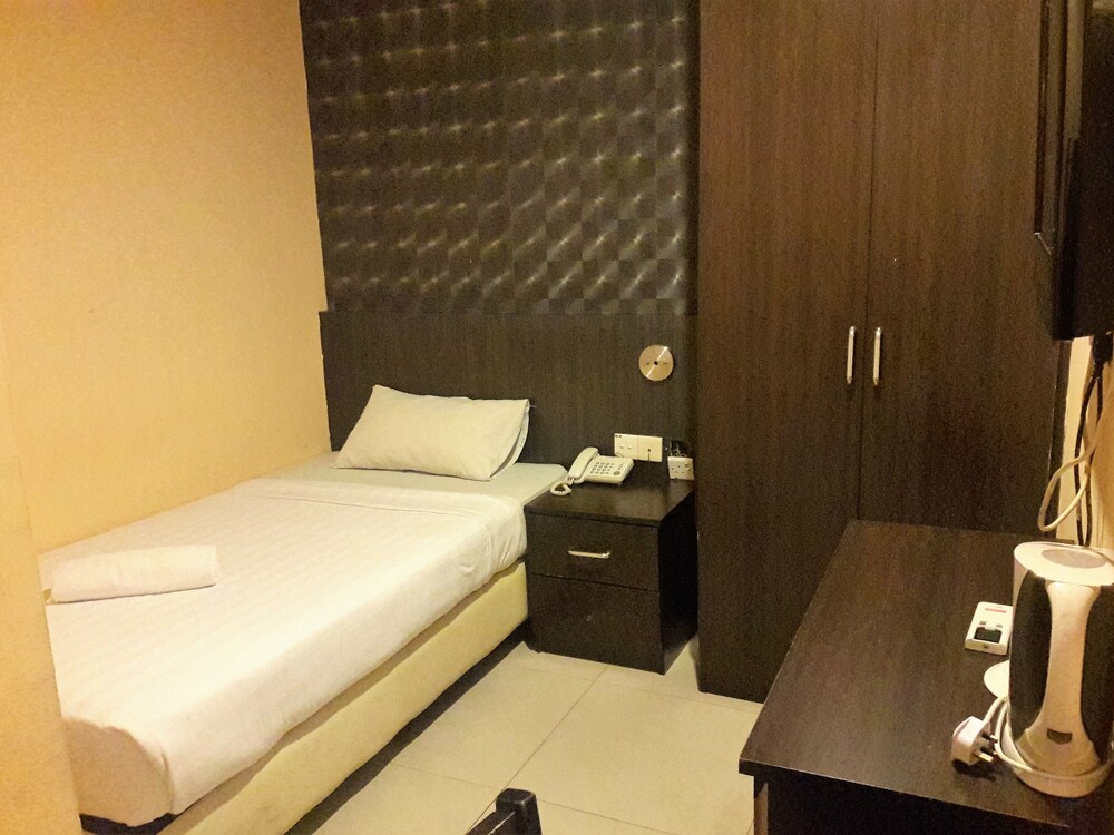 kota kinabalu senior singles Located in the bustling commercial township of inanam, ibis styles kota kinabalu inanam features 184 rooms with free high speed wifi, restaurant, bar, gym, event halls and a sky deck on the top floor overlooking the lush green landscape. kota kinabalu senior singles Located in the bustling commercial township of inanam, ibis styles kota kinabalu inanam features 184 rooms with free high speed wifi, restaurant, bar, gym, event halls and a sky deck on the top floor overlooking the lush green landscape.