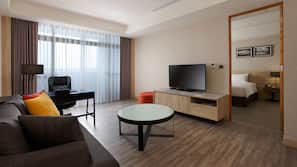 Premium bedding, in-room safe, desk, blackout drapes