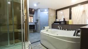 1 bedroom, in-room safe, desk, iron/ironing board