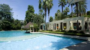 Outdoor pool, pool umbrellas, sun loungers