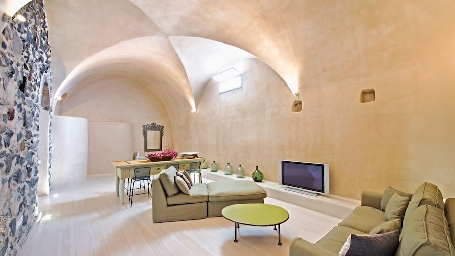 Pyrgos Old winery villa