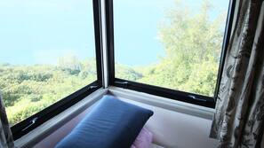 Desk, free WiFi